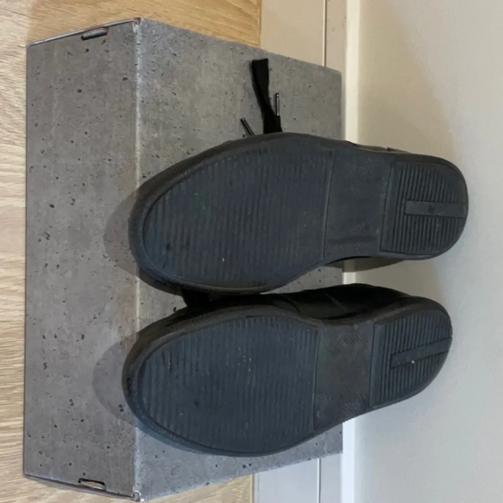 Men’s black Prada sneakers size 8.5 - Picture 4 of 4